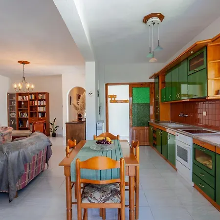Istoria Residences בית נופש סטאברוס